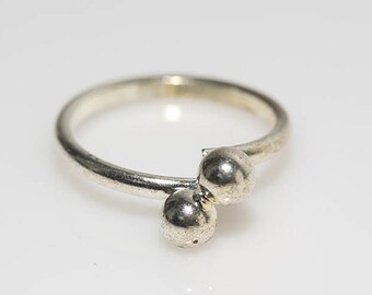 Two Sphere Ring