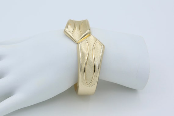 Vintage 1967 Sarah Coventry GOLDEN CUFF Bangle Br… - image 2
