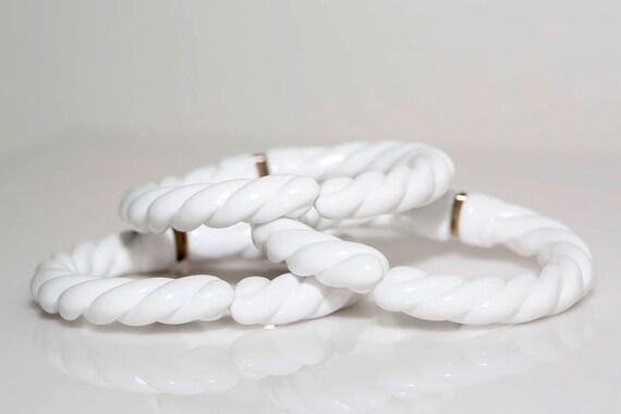White Twist Clamper Bangle Bracelet Vintage NOS Plastic Hinged Retro Bracelet