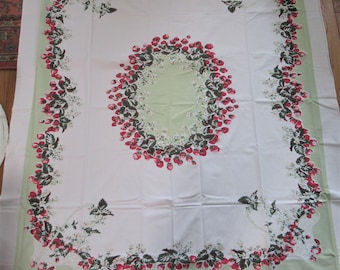 Vintage Strawberry Wreath & White Baskets Tablecloth Red  Pastel Green 55" X 65" Nice Condition