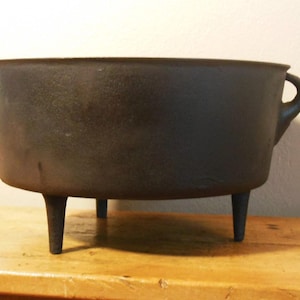 Antique Cast Iron 3 Legged Hearth Pot Dutch Oven Deep Skillet Gate Mark 12 Restored Condition