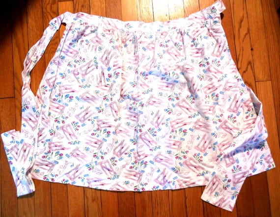 Vintage Feedsack Half Apron:  Country Fence & Mai… - image 2