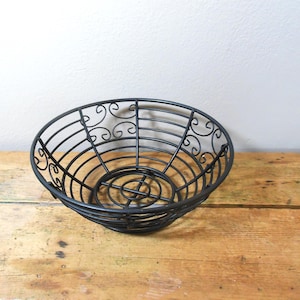 Mid-Century Black Iron Wire Footed Bowl 10&quot; Wide X 4.25&quot; Tall Fruit Basket Centerpiece Sturdy - Nice Condition