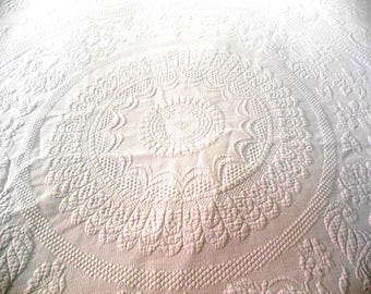 Vintage Bates Queen Elizabeth White Matelasse Bedspread Medallion Full 92" X 110"