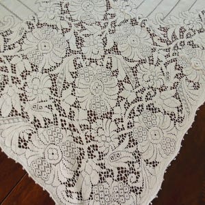 Mid-Century Quaker Lace Ecru Floral Tablecloth Cotton Never Used 68" X 89"