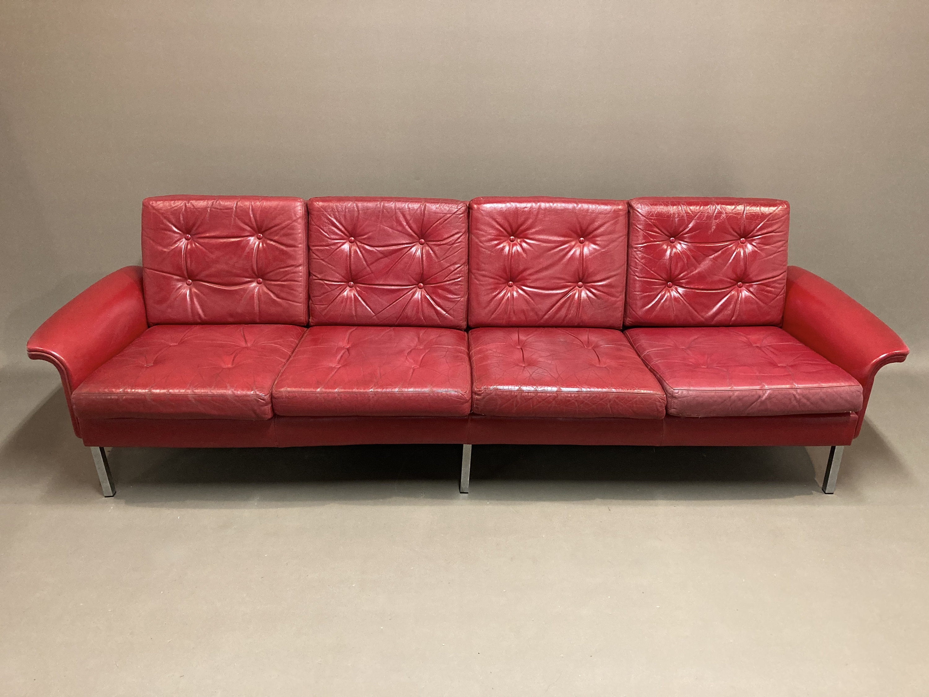 Canapé Cuir Rouge 4 Places Design 1950.