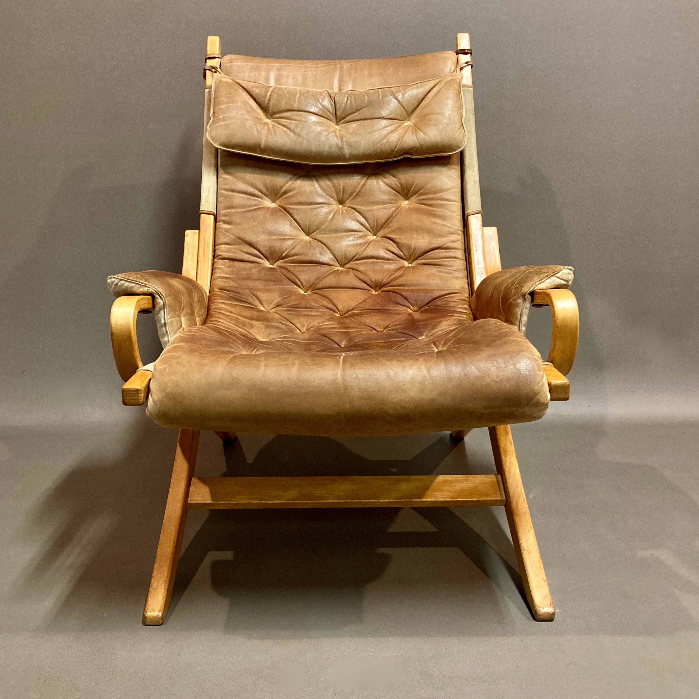 Fauteuil Cuir Design Scandinave 1960.