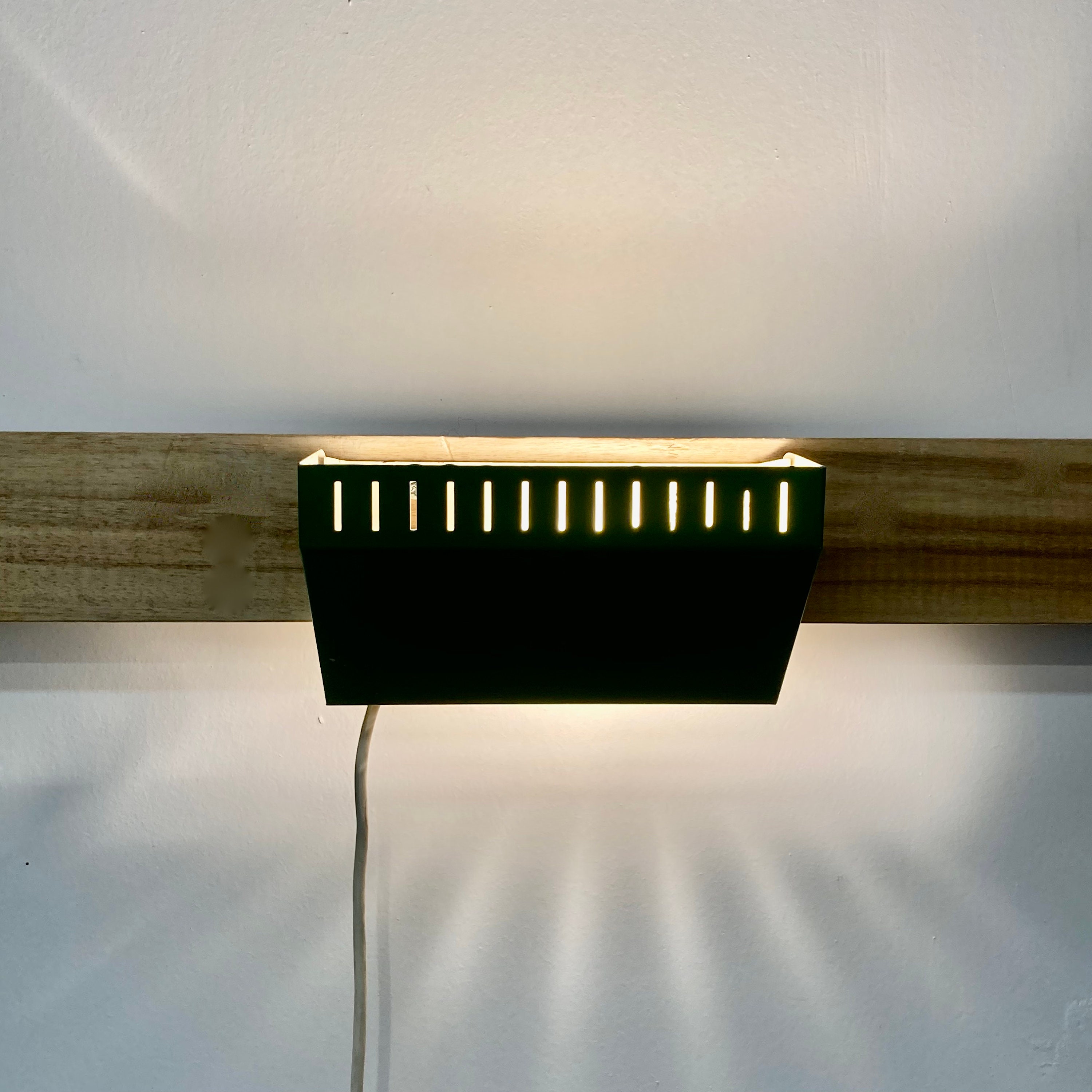 Applique Orientable Verte Design Scandinave 1950.