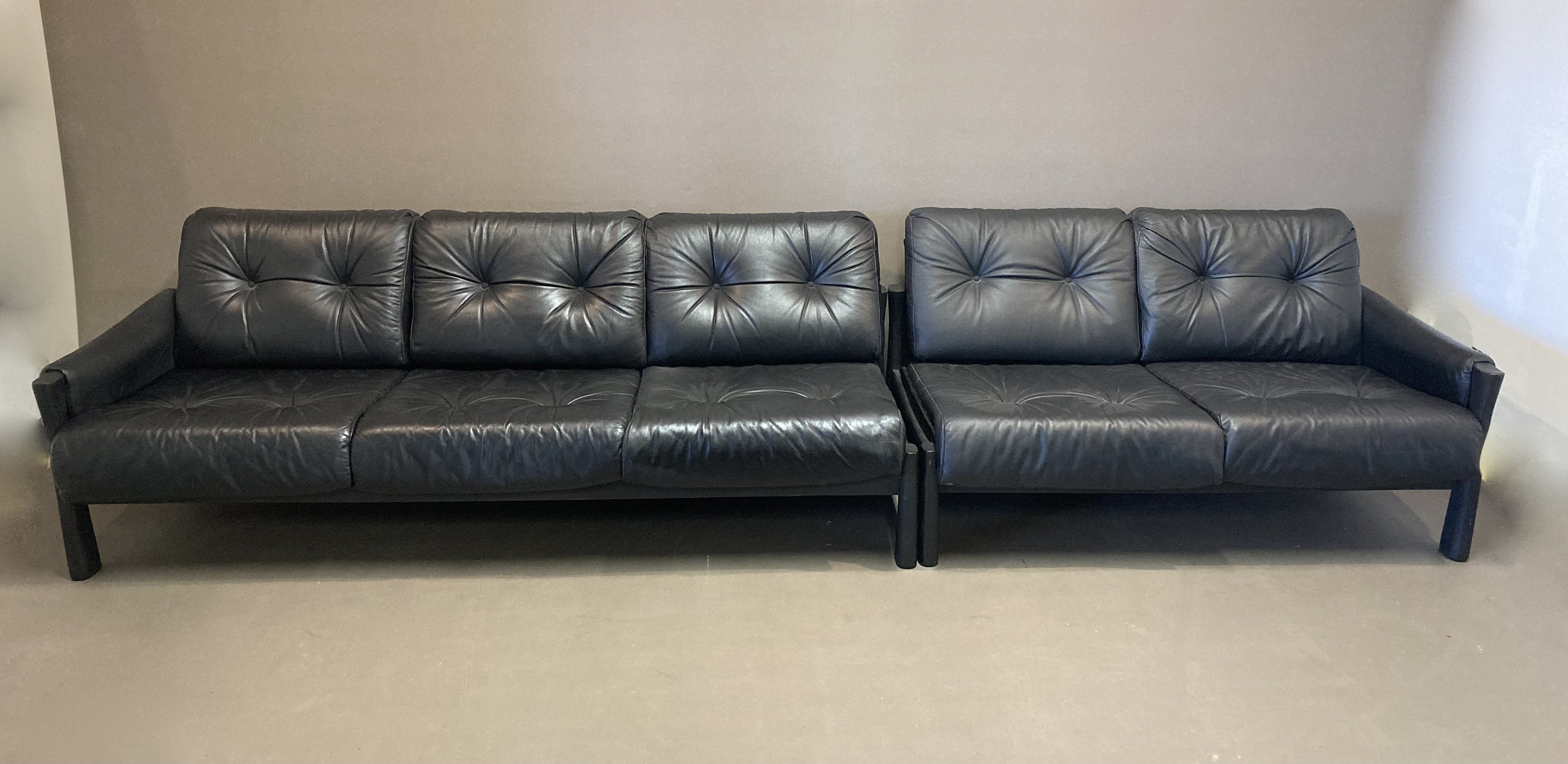 Canapé 5 Places Modulable Cuir Noir Design 1960.