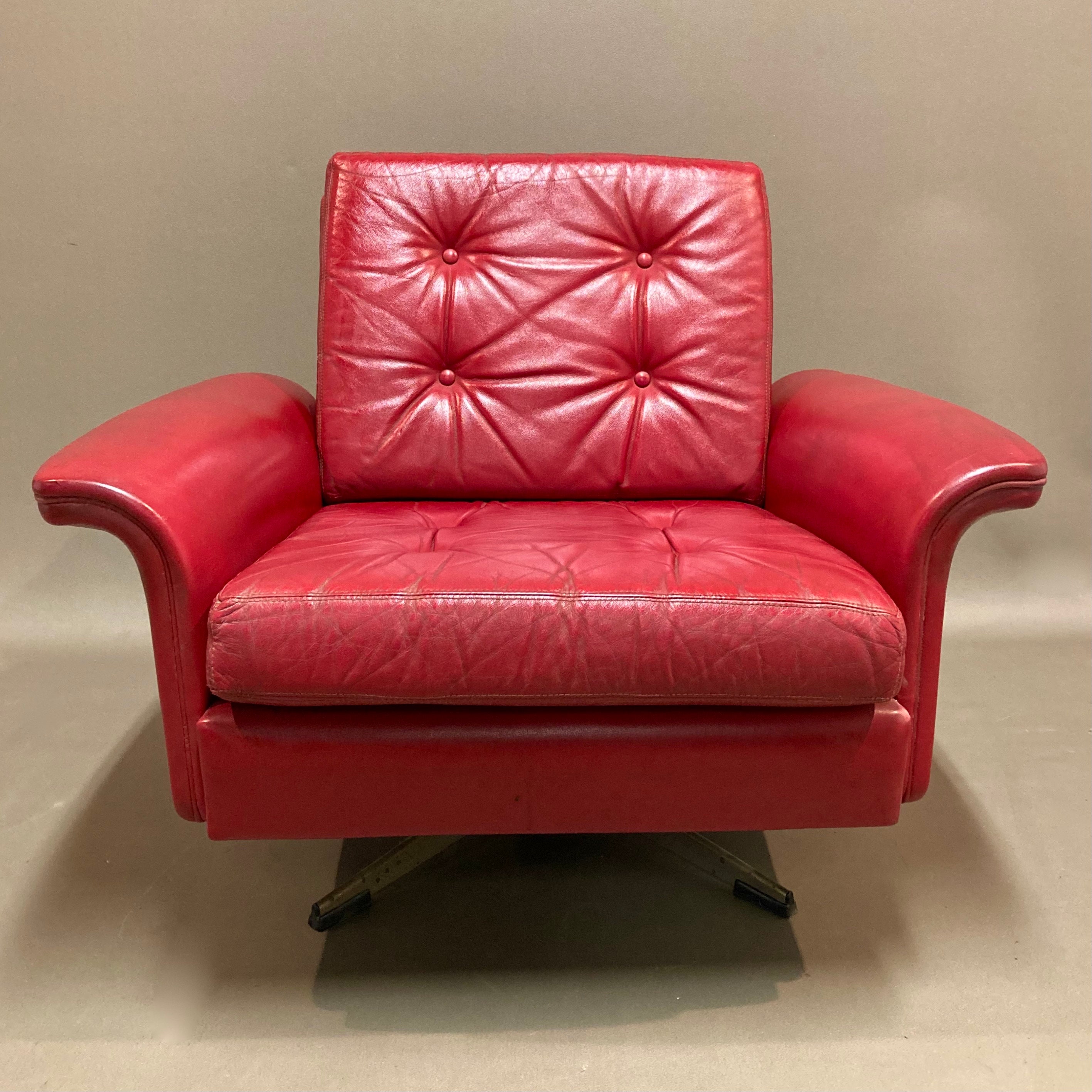 Fauteuil Cuir Rouge Design 1950.