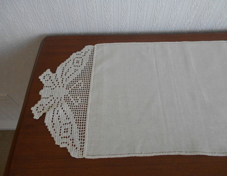 Vintage Hand Crochet Linen Dresser Scarf Table Runner Crochet Etsy