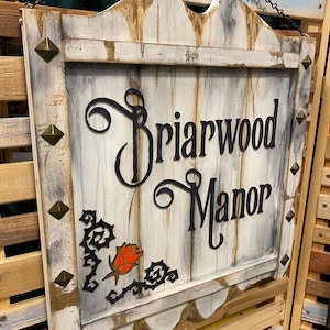 Briarwood Manor wood sign | Crit Role