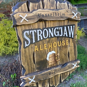 Insegna in legno Strongjaw Alehouse / Crit Role Grog