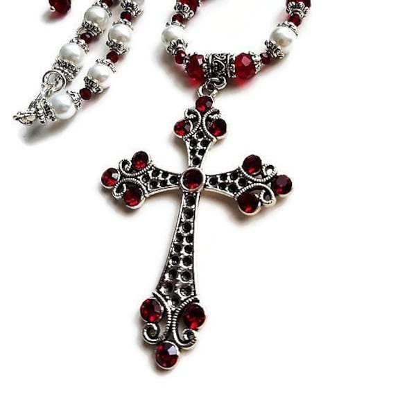 Ox Blood Red White Pearl Collier de croix victorienne, Grand collier pendentif, Bijoux baroques de la Renaissance, Crucifix en argent strass