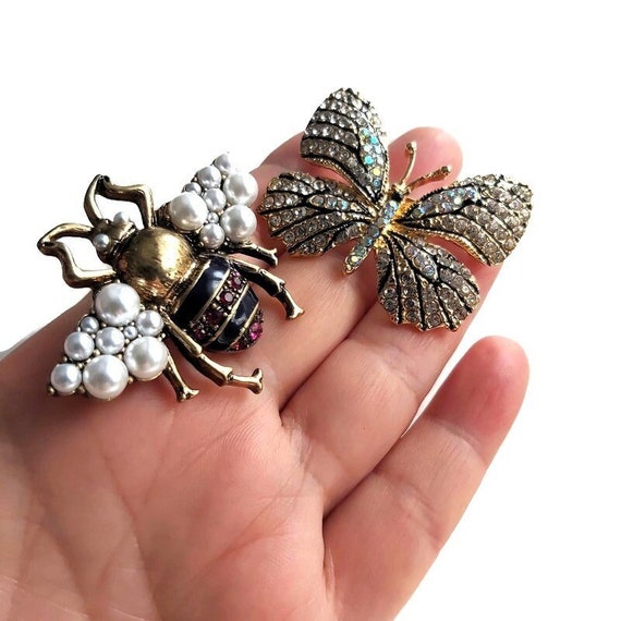Fashion Honey Bee Pin with Crystal Accents Gold Tone Fashion Honey Bee Pin with Crystal Accents Gold Tone