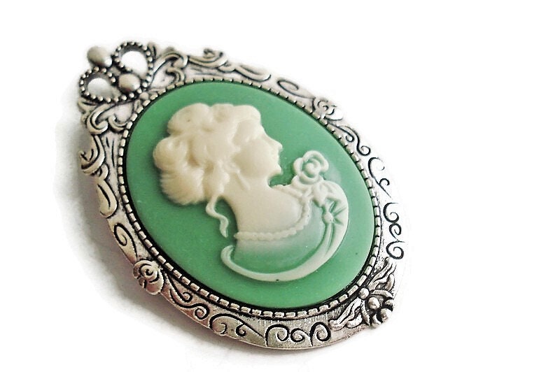 Broche Vintage Camée Vert - Bijou Ancien En Parfait état, Pendants