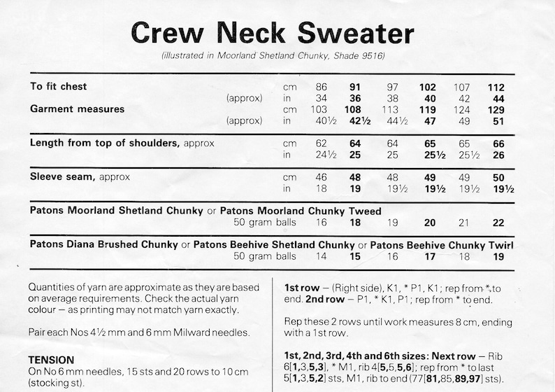 Puede incluir: Un patr&oacute;n de tejido para un su&eacute;ter de cuello redondo, ilustrado en hilo Moorland Shetland Chunky. El patr&oacute;n incluye instrucciones para diferentes tama&ntilde;os, requisitos de hilo y tensi&oacute;n. El patr&oacute;n tambi&eacute;n incluye instrucciones para el ribete y el cuerpo principal del su&eacute;ter.