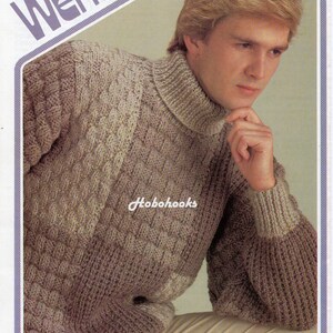 Op de afbeelding: Een breipatroon voor een dikke gebreide trui met een rolkraag. Het patroon is van Wendy, patroonnummer 2381. De trui is lichtbruin van kleur met een kabelbreisteek. Het patroon is voor maten 76-112 cm.