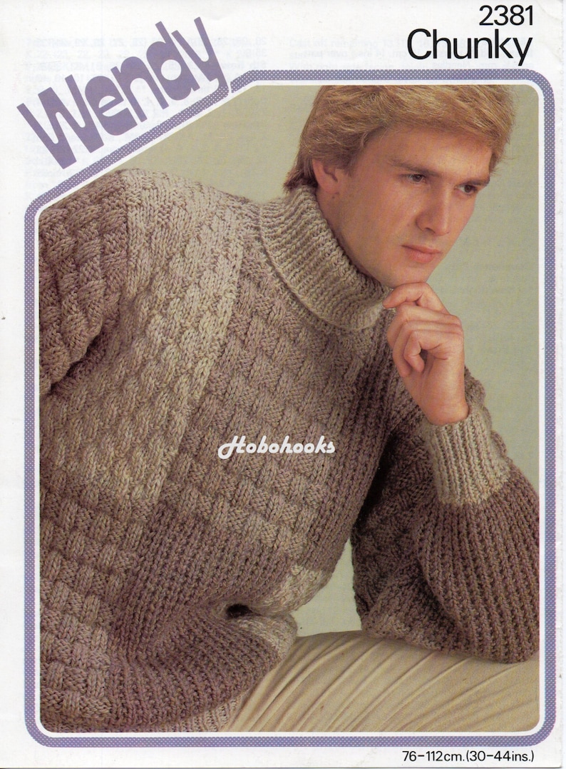 Op de afbeelding: Een breipatroon voor een dikke gebreide trui met een rolkraag. Het patroon is van Wendy, patroonnummer 2381. De trui is lichtbruin van kleur met een kabelbreisteek. Het patroon is voor maten 76-112 cm.