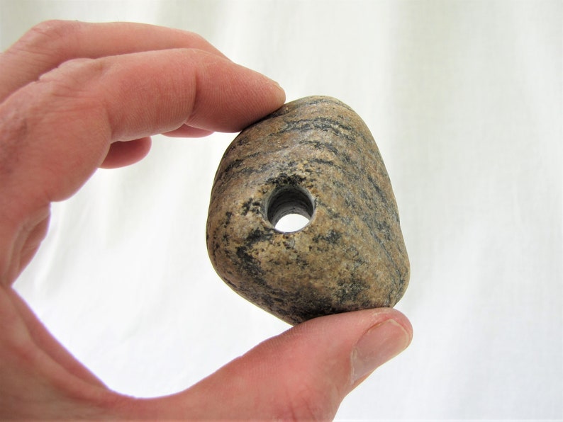 Piedras de playa perforadas: Piedra de río con agujero de 3/8" - 2 libras imagen 2