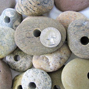 Piedras de playa perforadas: Piedra de río con agujero de 3/8" - 2 libras imagen 3
