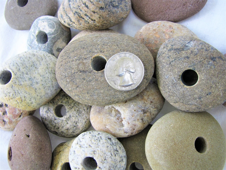 Piedras de playa perforadas: Piedra de río con agujero de 3/8" - 2 libras imagen 3