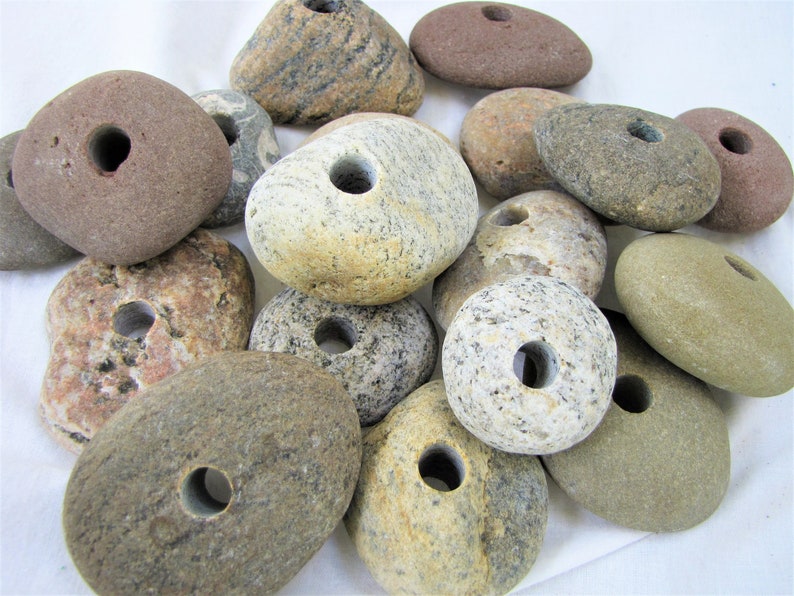 Piedras de playa perforadas: Piedra de río con agujero de 3/8" - 2 libras imagen 1