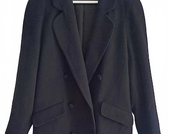 VIEMAのダブルブレストショート丈ブラックウールカシミアコート