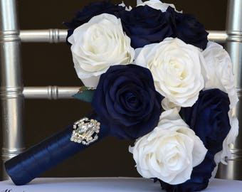 NAVY Blue & IVORY Bridal Bouquet With BROOCH Handle. Navy Blue Bouquet. Navy Wedding. Navy Bouquet. Pick Rose and Ribbon Color