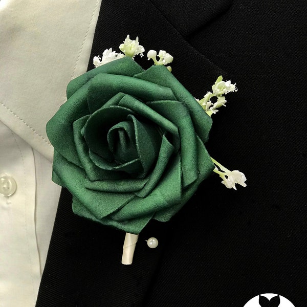 EMERALD GREEN BOUTONNIERE with Baby's Breath & Lomey Pin. Green Groom Boutonniere. Emerald Green Wedding. Groomsman Boutonniere Pick Color