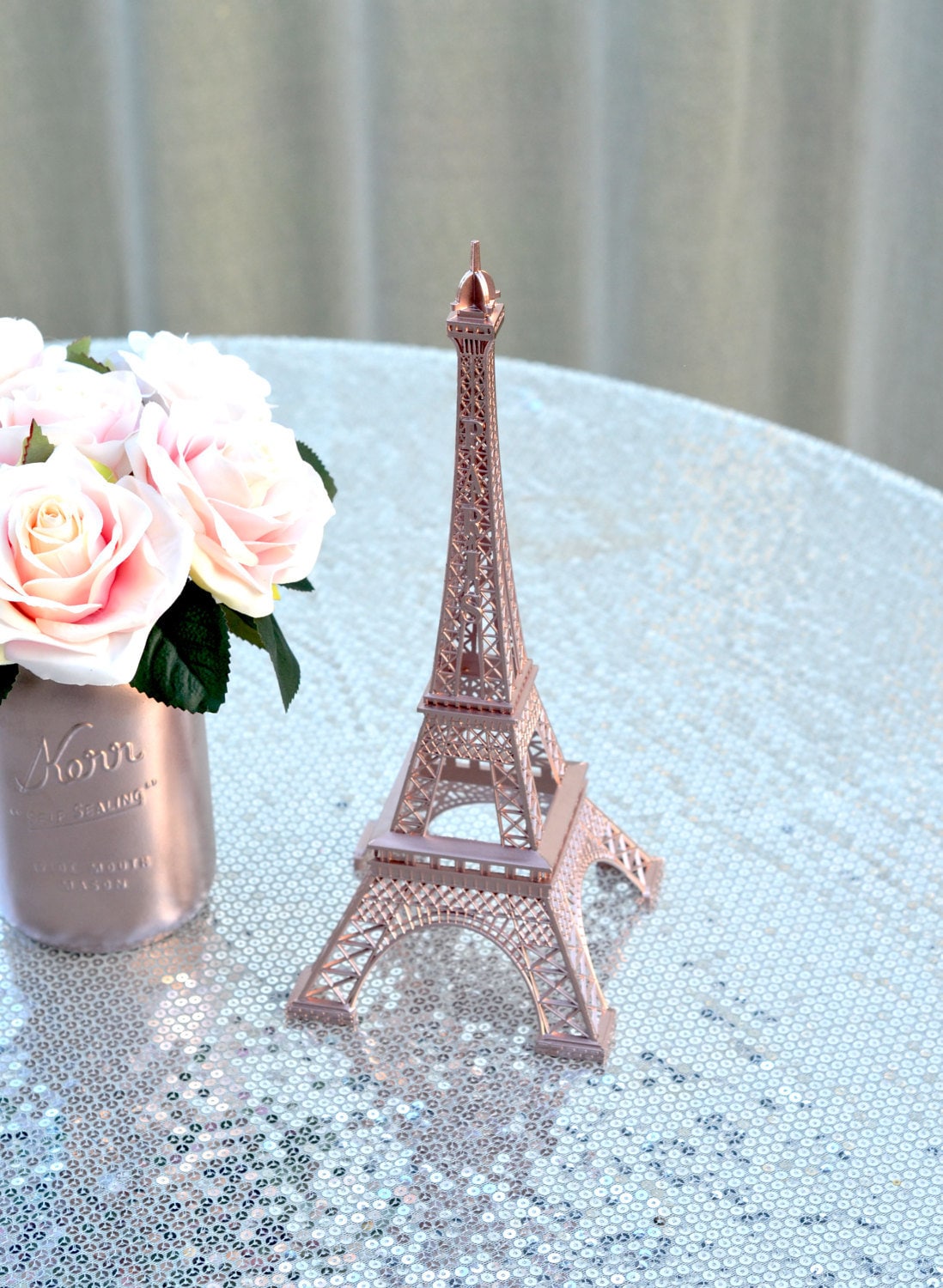 Wedding Decoration with Pink Roses on Eiffel Tower Miniature. Elegant and  Luxurious Event Arrangement with La Tour Eiffel Stock Image - Image of  love, flower: 58401585