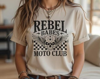 Rebel Babes PNG, design moto con teschio e ali - grafica per maglietta da motociclista a scacchi