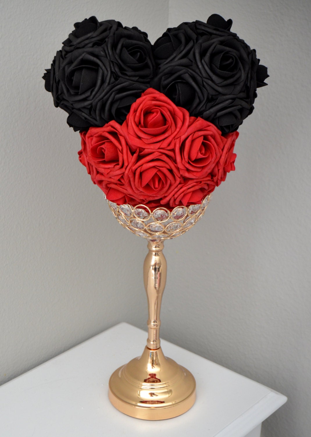 Centro de mesa con bolas de flores de Mickey Mouse: rosas de tacto real para  decoración de bodas - Etsy México, image size:1070x1500