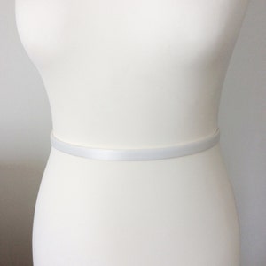 Plain wedding belt, ivory or white bridal belt, simple skinny belt made to measure, with a button, beads or no embellishment