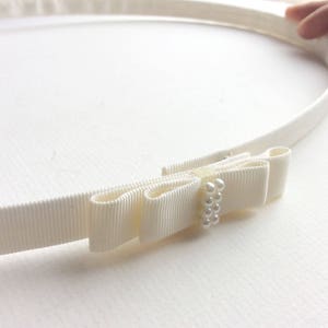 Ivory wedding belt with bow and beads, a skinny bridal belt made to measure, also great as a thin bridesmaids belt