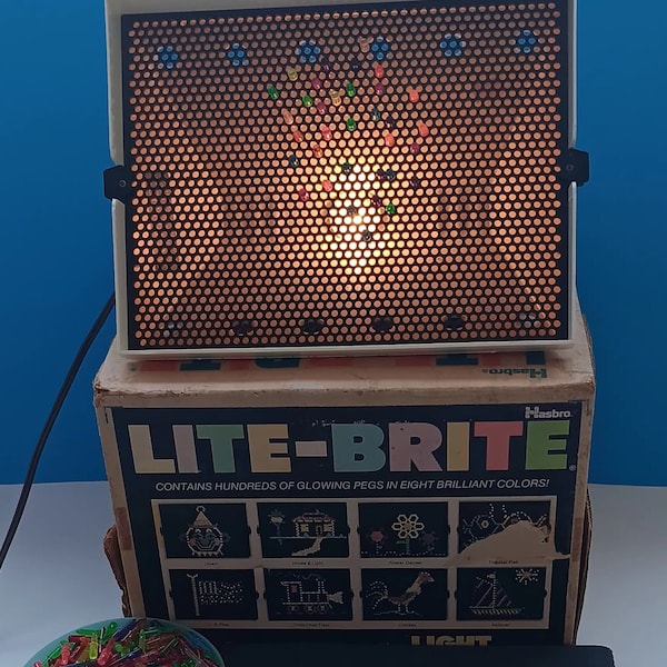 Vintage 1976 Hasbro Lite Brite, Retro Light Up Toy With Colored Pegs And Picture Refills, Original Box, Lite Brite Hasbro With Bulb.