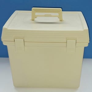 Pudełko plastikowe do przechowywania Rogers Box w kolorze beżowym, pudełko na dokumenty w stylu vintage.