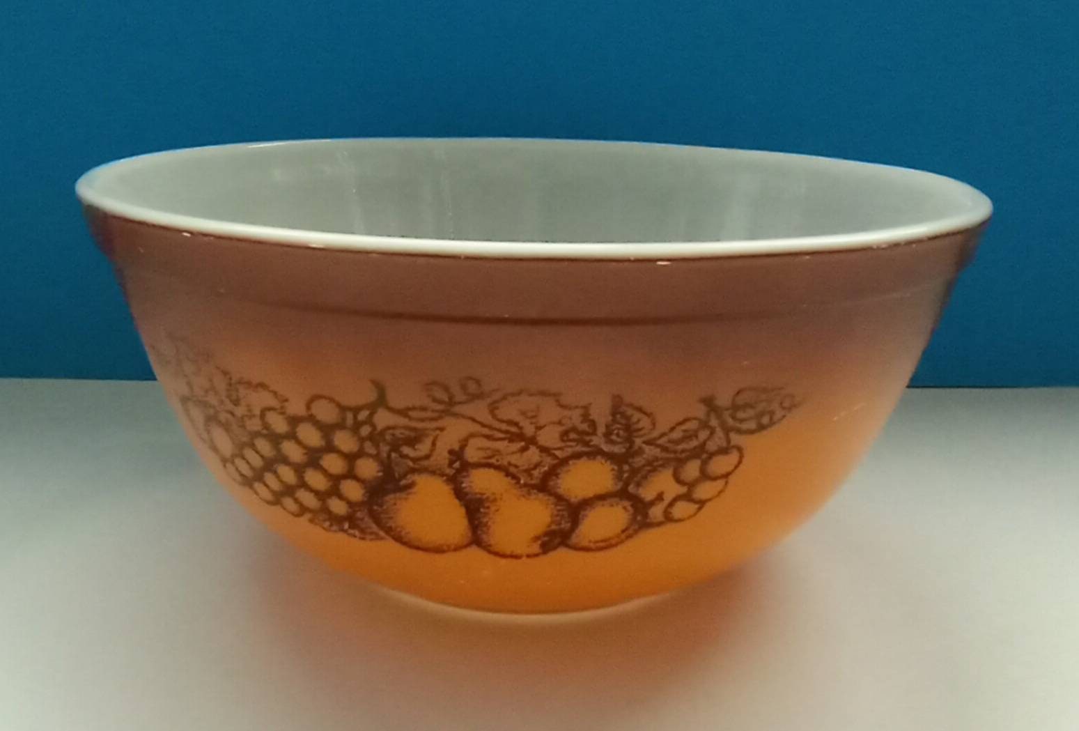 VTG Pyrex Brown Old Orchard Mixing Small Nesting Bowl~401~Fruit Design~  1.5Pt