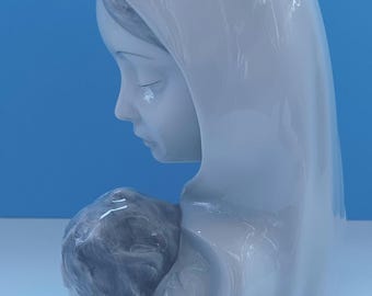 ミッドセンチュリーの白/青の磁器の聖母子像、イタリア製のビンテージ