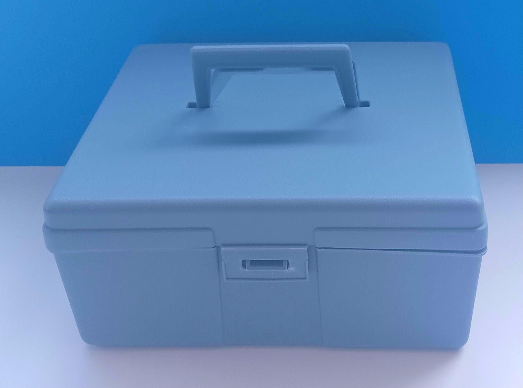 ビンテージブルーのプラスチック製カセットテープ収納ケース、レトロな
