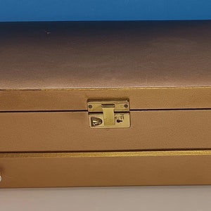 Portagioie vintage Lady Buxton Gold: contenitore a tre livelli di metà secolo