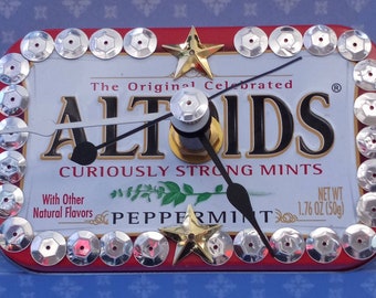 Curiosamente lindo reloj de caja de Altoids reciclado hecho a mano, arte funcional, reloj reciclado, reloj de altoides, hecho a mano, reciclado, hecho por mod.