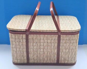 Vintage Redmon gewebter Picknickkorb, Metallgriffe, rotes kariertes Futter