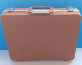 Vintage Doskocil  Brown Hard Shell Carry Case/Suitcase,  Retro Brown Carry Case Doskocil.