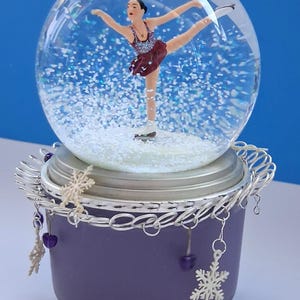 Boule à neige musicale Michelle Kwan Olympics Hallmark 2002, édition limitée vintage, boule à neige de patinage artistique vintage à collectionner.
