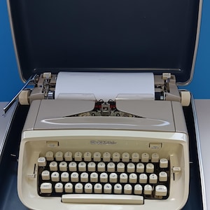 Máquina de escribir manual vintage Royal Safari con estuche de transporte, máquina de escribir retro Royal Safari.