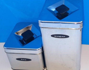 Set med två Masterware-behållare i krom, vintageset i rostfritt stål, retro köksförvaring, Masterware-behållare.