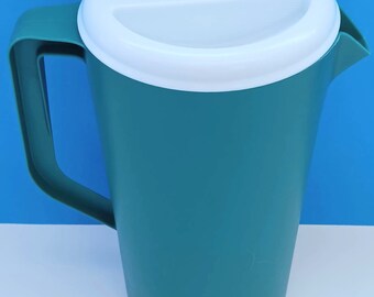 Vintage Rubbermaid 2 1/4 Quart Drink Pitcher, Retro Teal Rubbermaid Pitcher #2445.