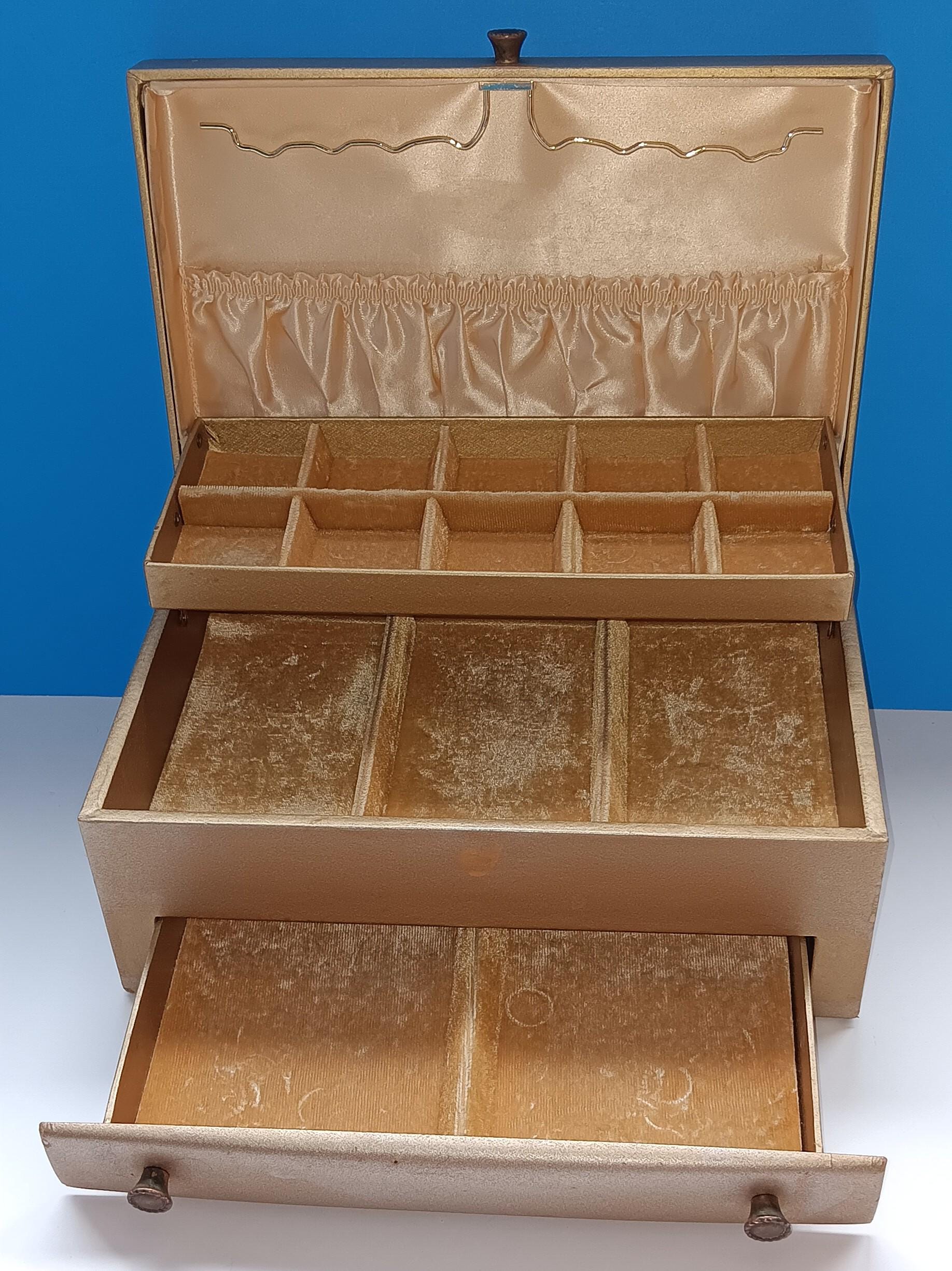 Vintage Lady Buxton Jewelry Box: Mid-century Gold Velvet Interior