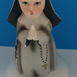 Vintage Ceramic Nun Statue: Catholic Religious Decor (5&quot;/12 cm)